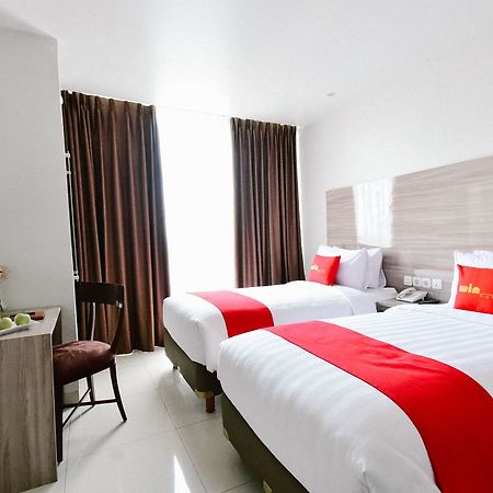 Win Grand Hotel Bekasi Exterior foto